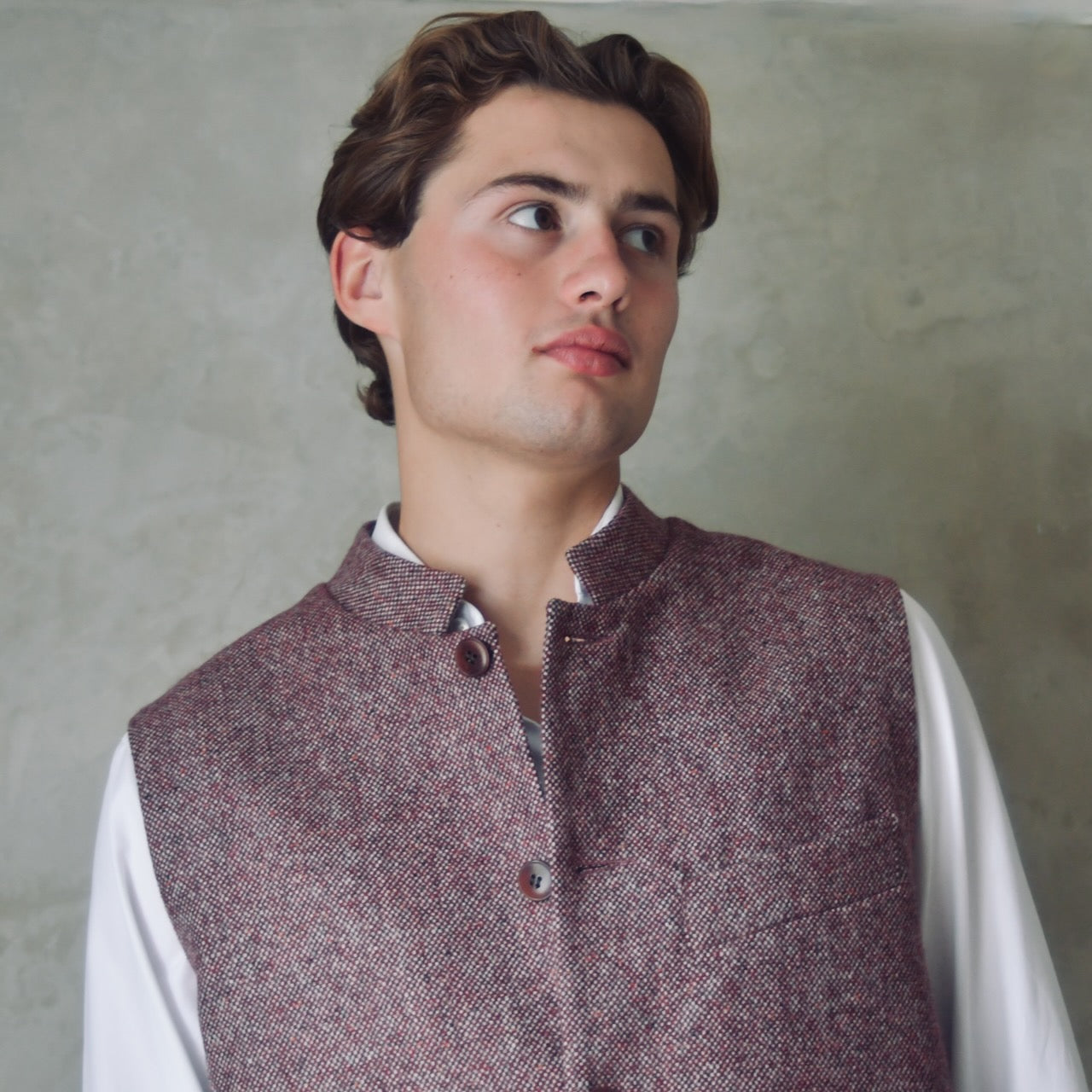 Close Up Modelled Shot of a superb and wonderfully warm alternative to a jacket for autumn winter with a neat cut and ample pocket space. Sophisticated enough for Town, Warm enough for the Country.
This fitted cut waistcoat has five button-fronts and side vents for ease when moving and sitting. Fully lined, it has generous inside facings to avoid unsightly lining slippage.
Handmade in London.