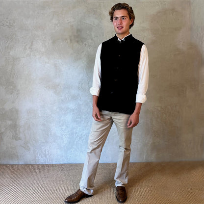 A luxurious pure merino wool flannel Nehru Style gilet. Handmade in London, the gilet has a Nehru Collar, five buttons down the front, three outer pockets and two inside pockets. Woven in Yorkshire.