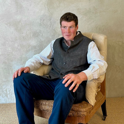 A wonderfully smart alternative to a jacket or jumper, this Nehru-style gilet has a comfortable cut and ample pocket space. Warm and easy to wear, it will work from office to dinner and back again.
Five button-front and side vents for ease when moving and sitting. Fully lined. Handmade in Britain. Seated.