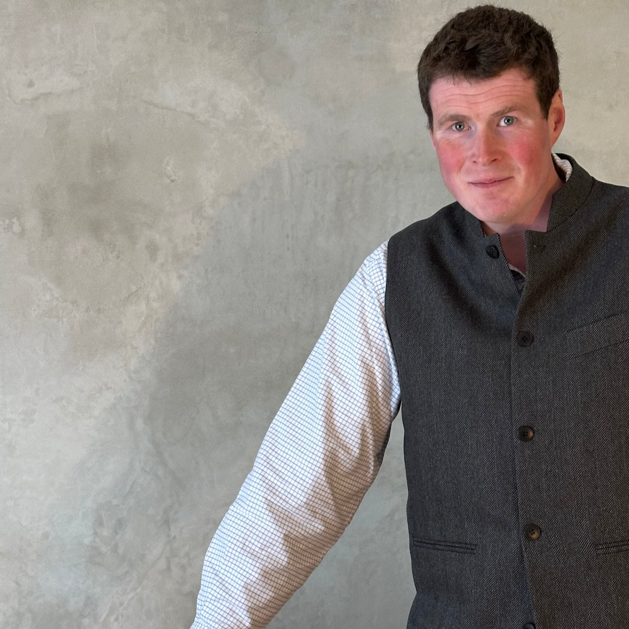 A wonderfully smart alternative to a jacket or jumper, this Nehru-style gilet has a comfortable cut and ample pocket space. Warm and easy to wear, it will work from office to dinner and back again.
Fve button-front and side vents for ease when moving and sitting. Fully lined. Handmade in Britain.