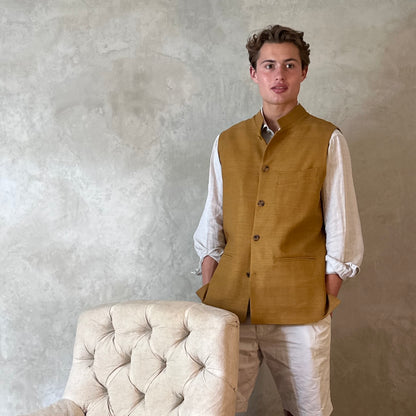 The perfect alternative to a jacket on hotter days, this summer weight slim fit gilet is handmade in London. Made up in a pure silk matka, the waistcoat is fitted and fully lined with two inside and three outside pockets.