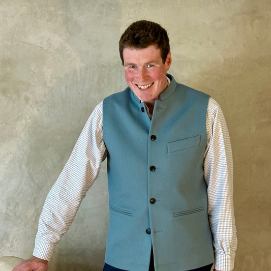 Pure merino doeskin Nehru Style Gilet. A superb alternative to a jacket or jumper in winter with a comfortable cut and ample pocket space. Warm, elegant and easy to wear, it will smarten you up a treat.
This relaxed cut has a five button-front and side vents for ease when moving and sitting. Fully lined, it has generous inside facings to avoid unsightly lining slippage.
At the chest a welted outbreast pocket sits at a gentle angle to the armhole. Two generously deep pockets sit squarely at the hip. 