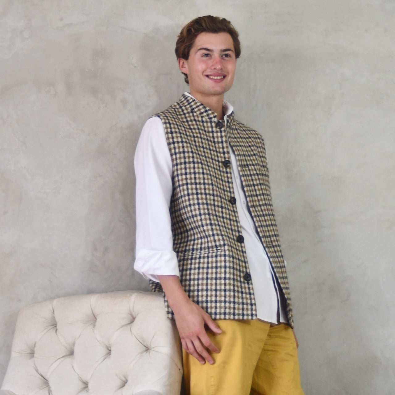 A superbly smart and wonderfully warm alternative to a jacket for autumn winter with a stunning patterning and ample pocket space.
This waistcoat has five button-fronts and side vents for ease when moving and sitting. Fully lined, it has generous inside facings to avoid unsightly lining slippage.
At the chest a welted outbreast pocket sits at a gentle angle to the armhole. Two generously deep pockets sit squarely at the hip. Inside our waistcoats, an inbreast pocket rests on the right-hand side,
