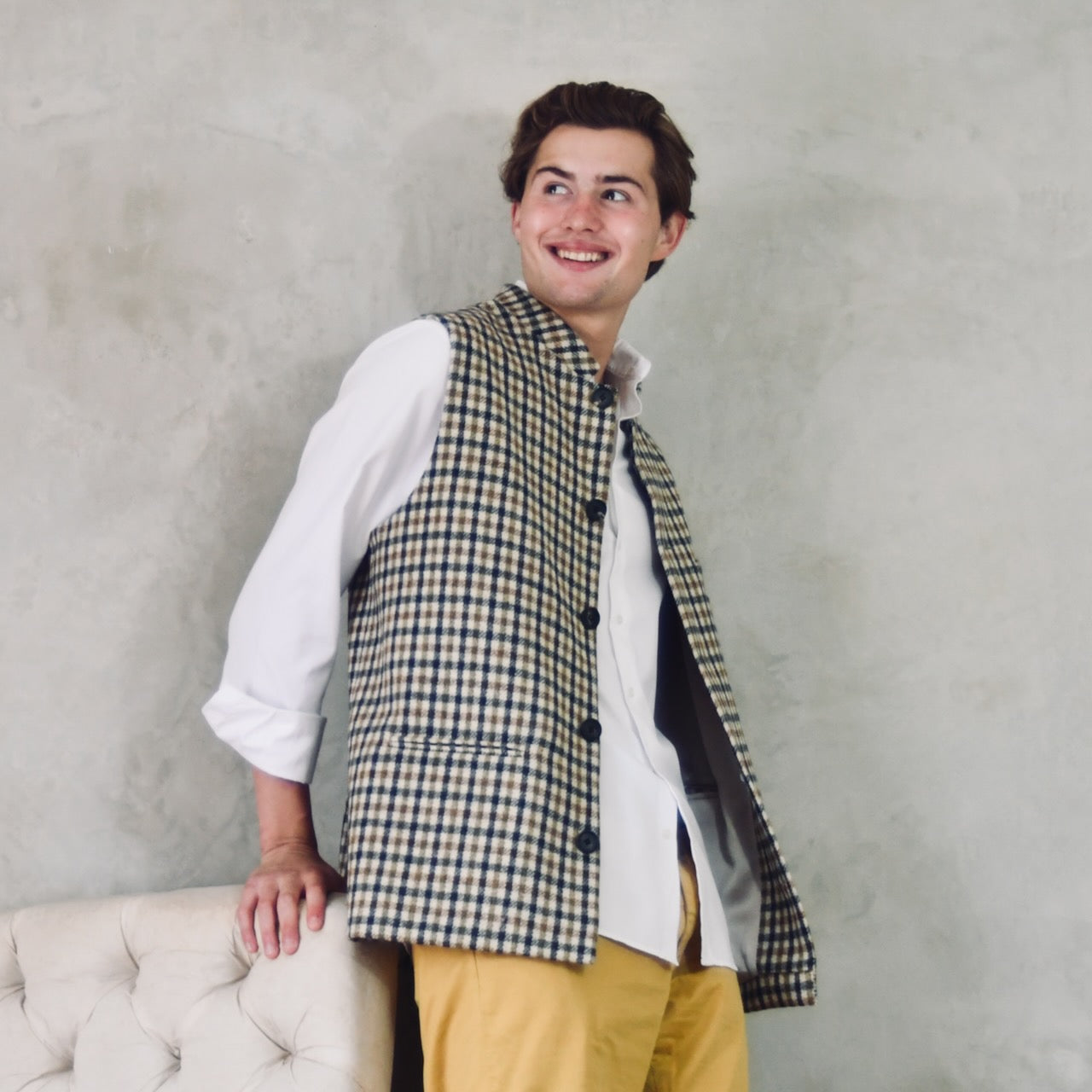 A superbly smart and wonderfully warm alternative to a jacket for autumn winter with a stunning patterning and ample pocket space.
This waistcoat has five button-fronts and side vents for ease when moving and sitting. Fully lined, it has generous inside facings to avoid unsightly lining slippage.
At the chest a welted outbreast pocket sits at a gentle angle to the armhole. Handmade in London. Woven in Somerset.