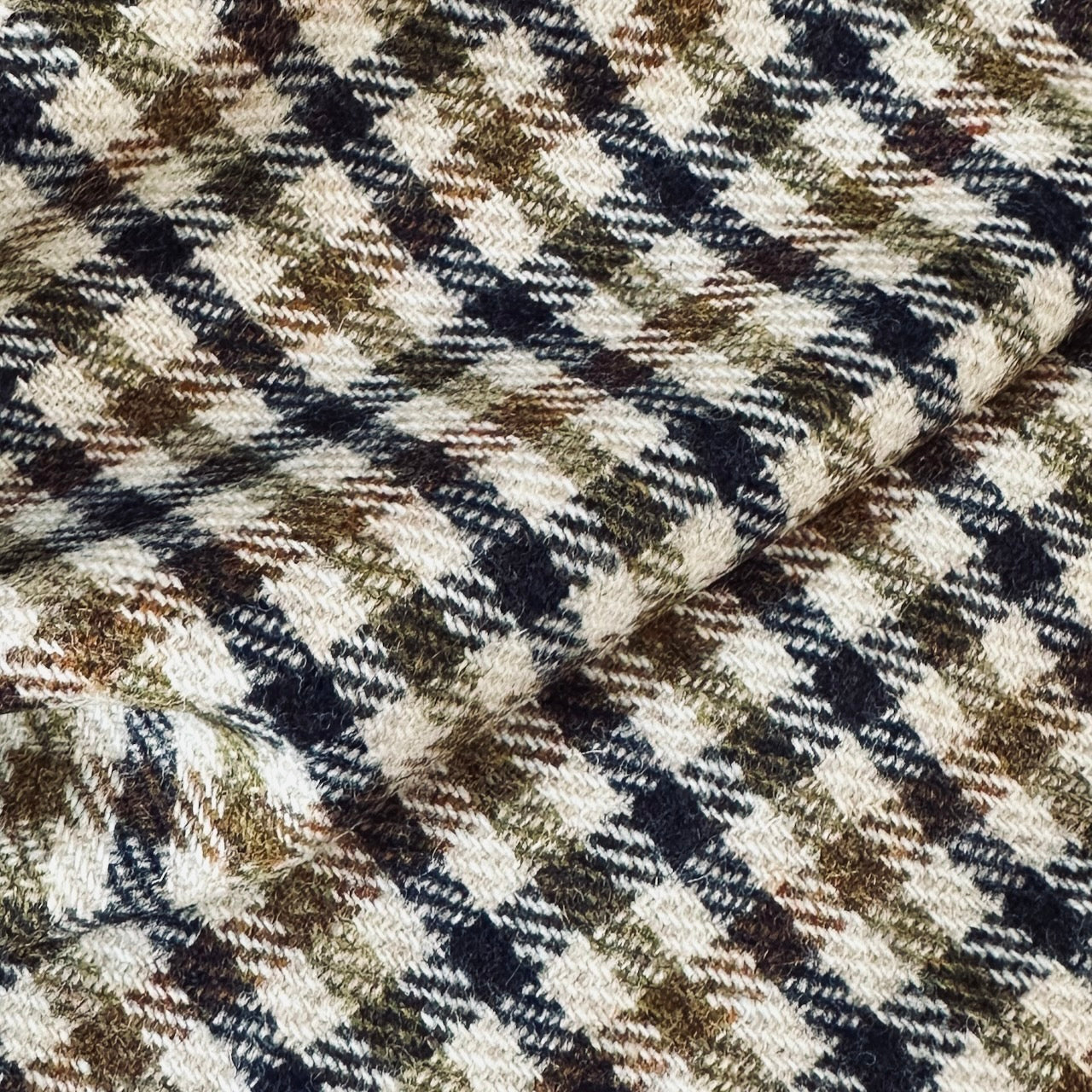 Fabric Close up on a superbly smart and wonderfully warm alternative to a jacket for autumn winter with a stunning patterning and ample pocket space.
This waistcoat has five button-fronts and side vents for ease when moving and sitting. Fully lined, it has generous inside facings to avoid unsightly lining slippage.
At the chest a welted outbreast pocket sits at a gentle angle to the armhole. Handmade in London. Woven in Somerset.