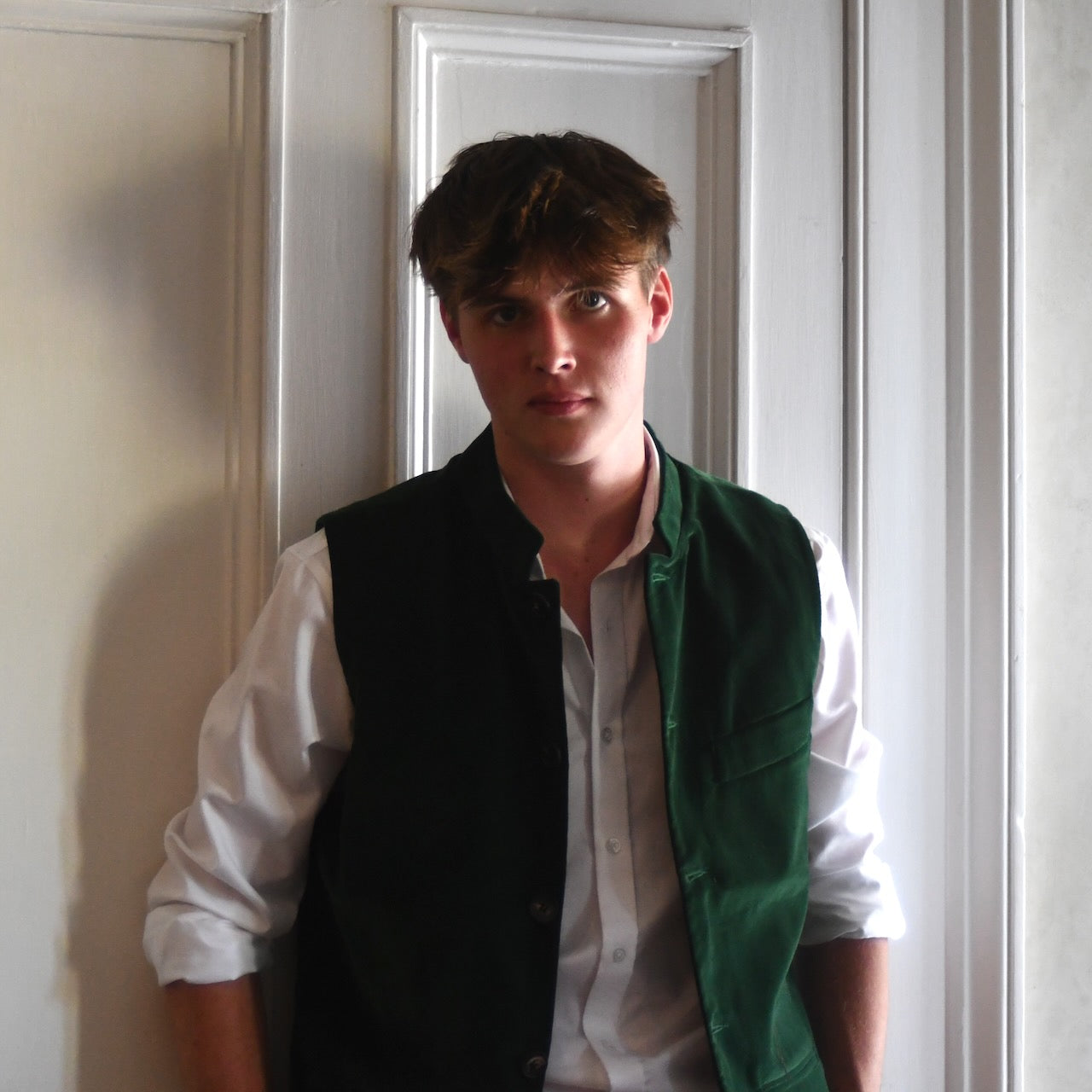 Standing Open unbuttoned model shot of Bottle Green Velvet Nehru-Style Gilet.
Handmade in London.
Entirely made in Great Britain.