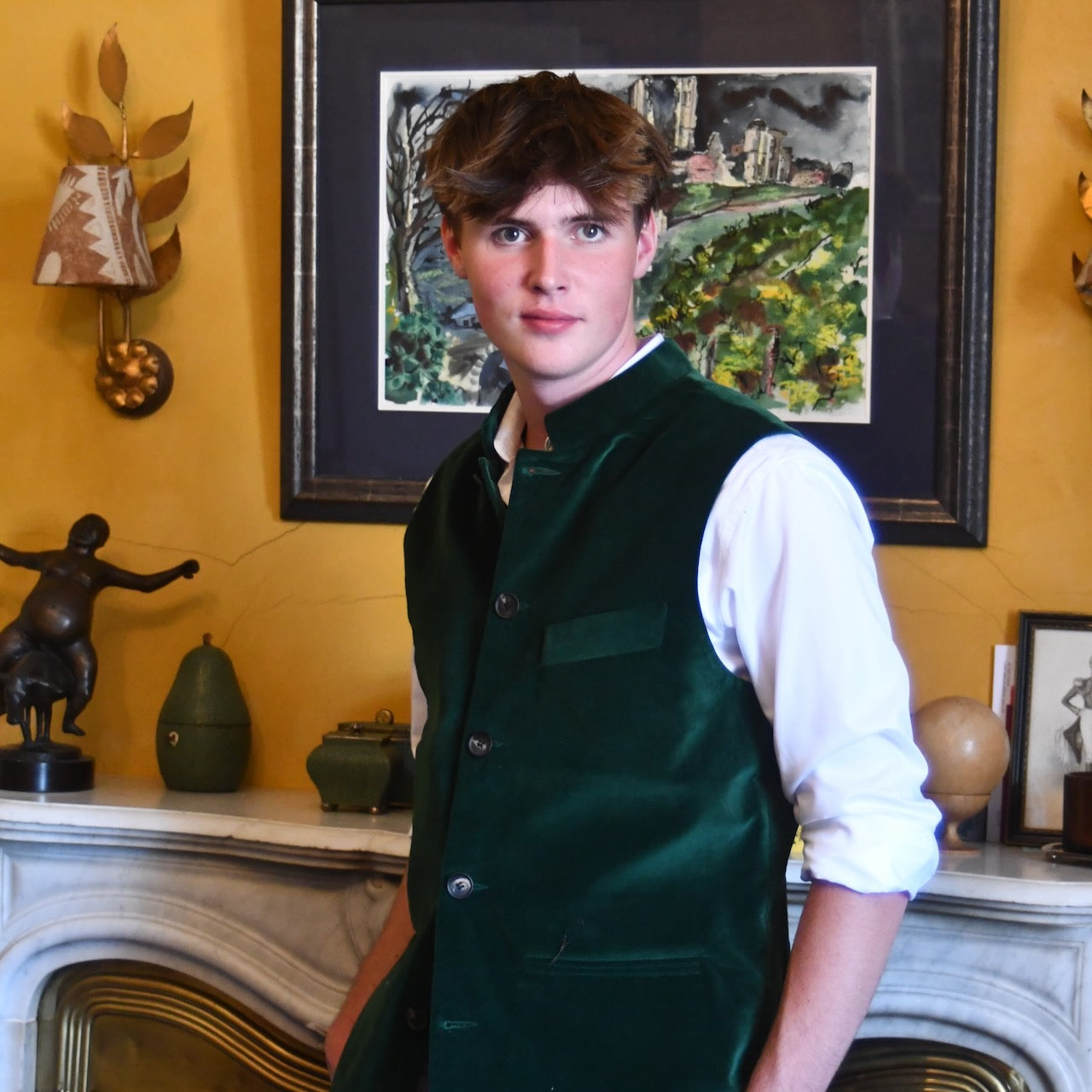 Standing side shot of Bottle Green Velvet Nehru-Style Gilet.
Handmade in London.
Entirely made in Great Britain.