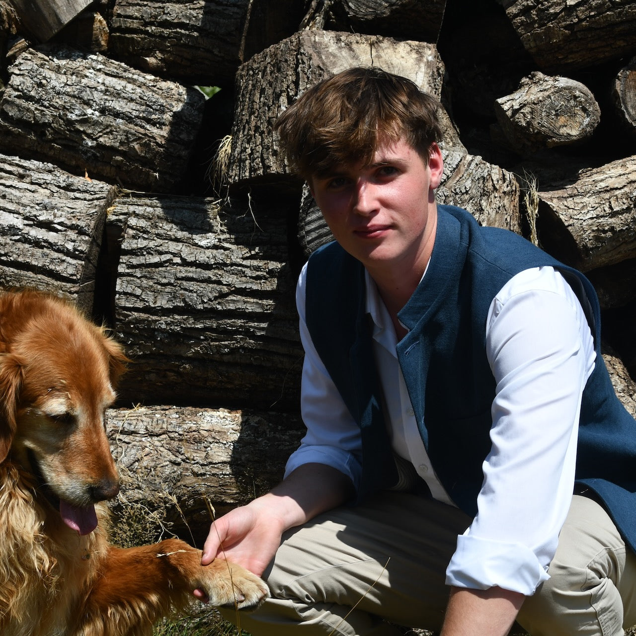 Navy Linen Loose Cut Gilet. A bespoke Pure Irish Linen waistcoat, handmade in London. Lined in pure cotton ticking with a Nehru collar. Worn open over a blue shirt, Full length view.