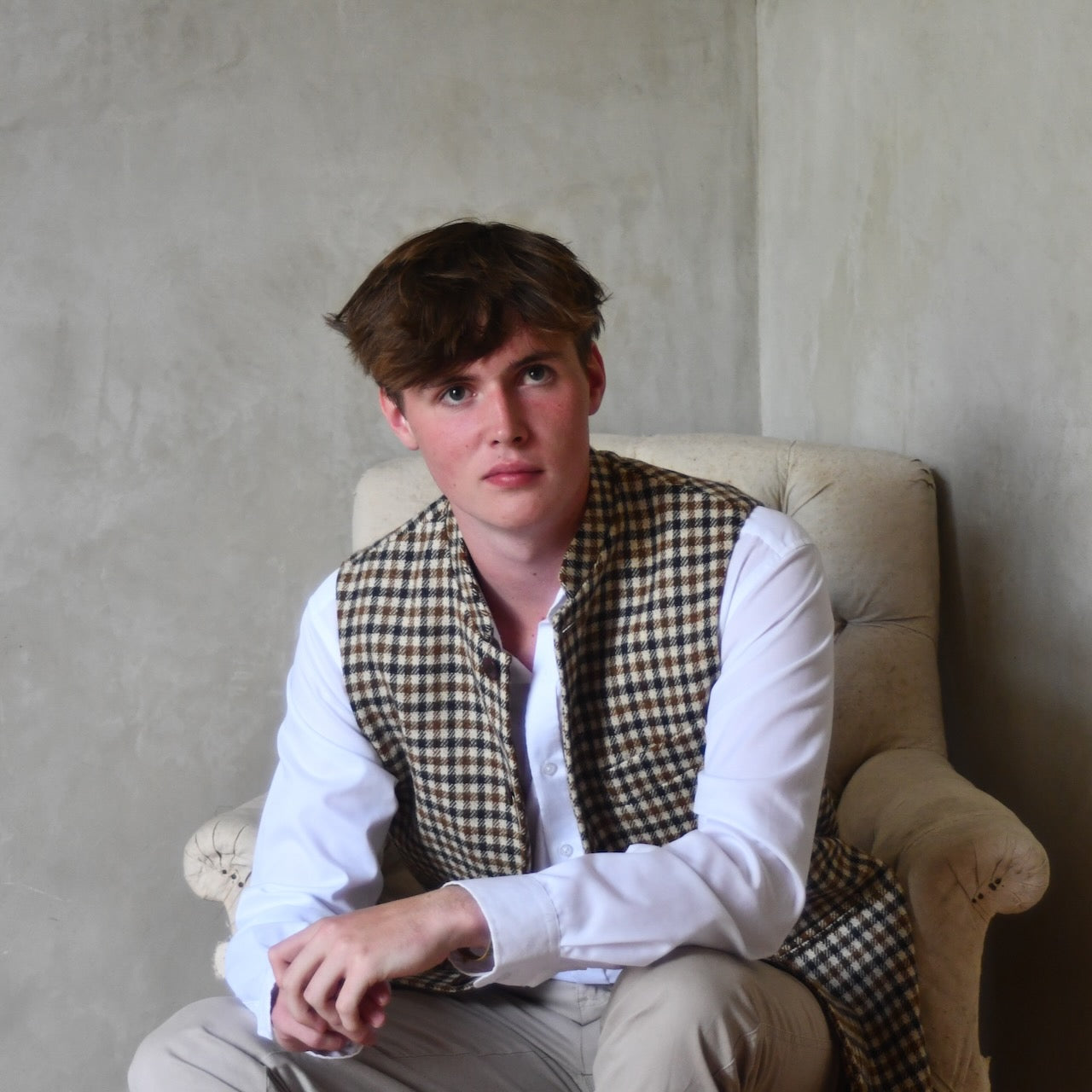 Loose Fit Nehru-style gilet in pure wool checked tweed. This gunclub check tweed waistcoat has a softer than usual feel, being made from fabric woven in Somerset. Handmade in London these waistcoats can be ordered in size 26 to 54 and bespoke sizes.