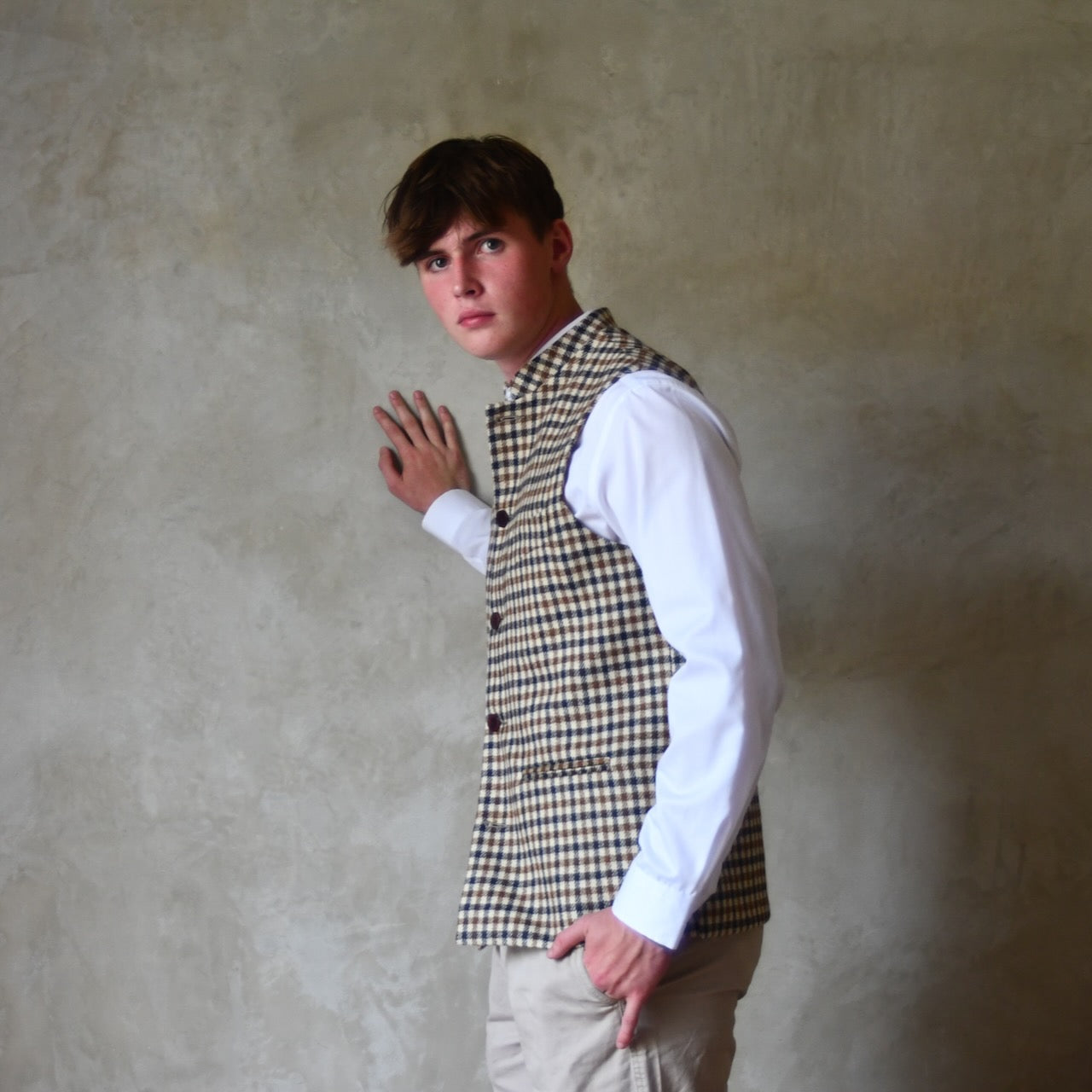 Loose Fit Nehru-style gilet in pure wool checked tweed. This gunclub check tweed waistcoat has a softer than usual feel, being made from fabric woven in Somerset. Handmade in London these waistcoats can be ordered in size 26 to 54 and bespoke sizes.