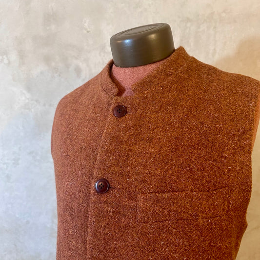  A superb alternative to a jacket or jumper in winter – especially on those cooler days. Warm and superbly smart, this thick wool gilet will work as well inside as outside and has ample pocket space.
This fitted cut has a neat five button-front, tapered darts at the rear and side vents for ease when moving and sitting. Fully lined; Handmade in Britain.